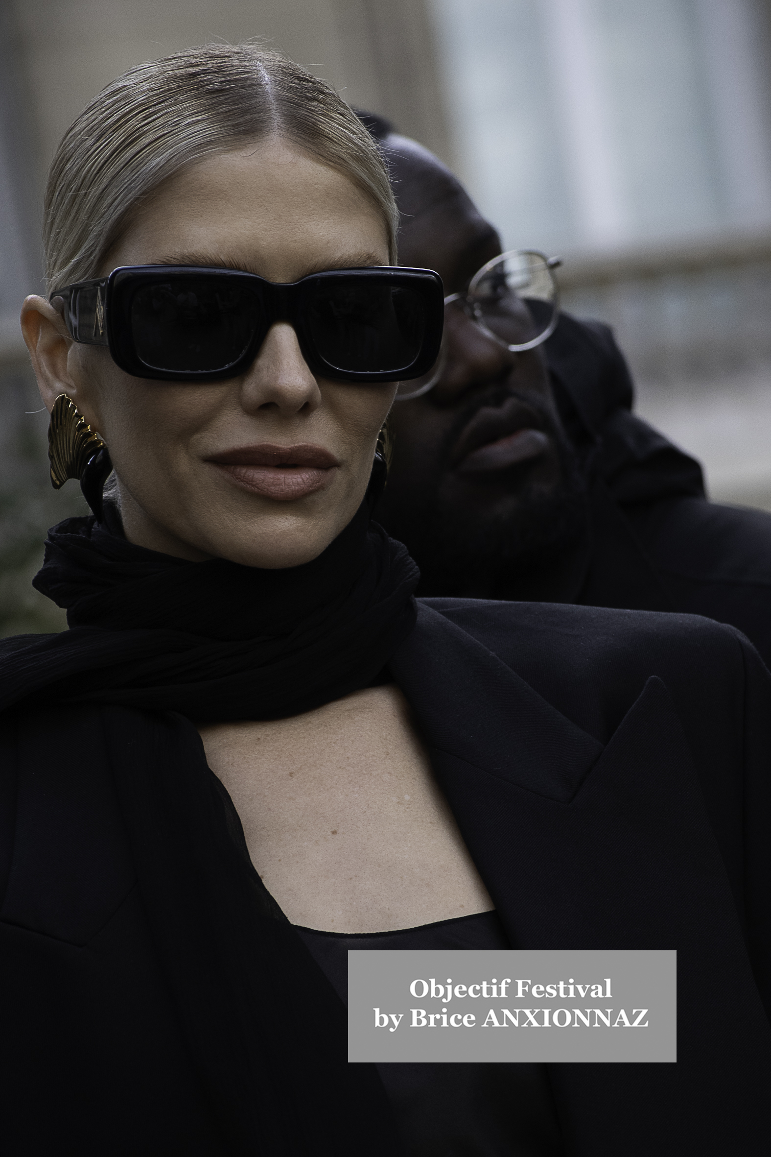 Photo streetstyle de Mary Charteris - Streetstyle photos of guest arrivals at the Nina Ricci show lors du défilé Nina Ricci Spring 2025 à Streetstyle-photos-of-guest-arrivals-at-the-Nina-Ricci-show, Paris Fashion Week le 7 March 2025 par Brice ANXIONNAZ (Objectif Festival)